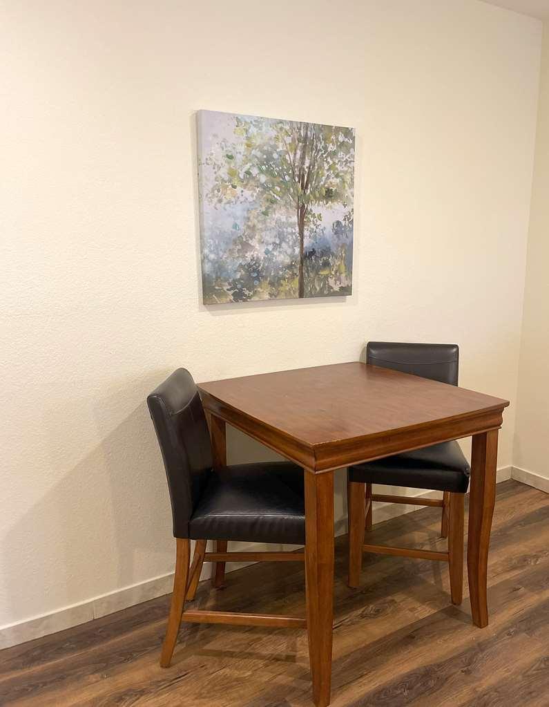 Best Western Plus Valdosta Hotel & Suites Room photo